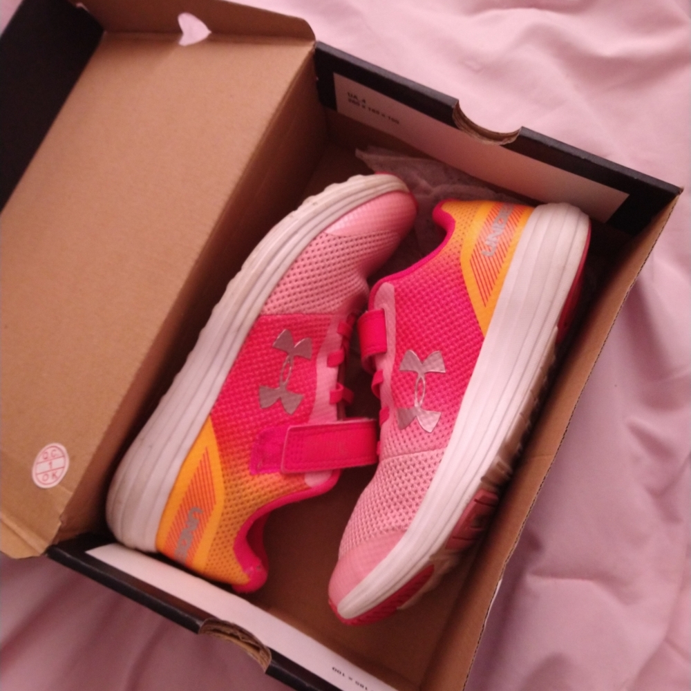 Girls Under Armour Sneakers - Picture 6 of 7
